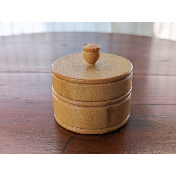Small round treen box, vintage wood turned box with lid, small minimalist - Picture 2 of 7